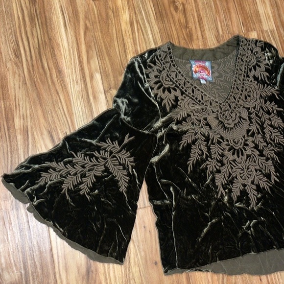 Johnny Was Womens XS blouse Olive green Velvet Embroidered swing vneck - Picture 4 of 9